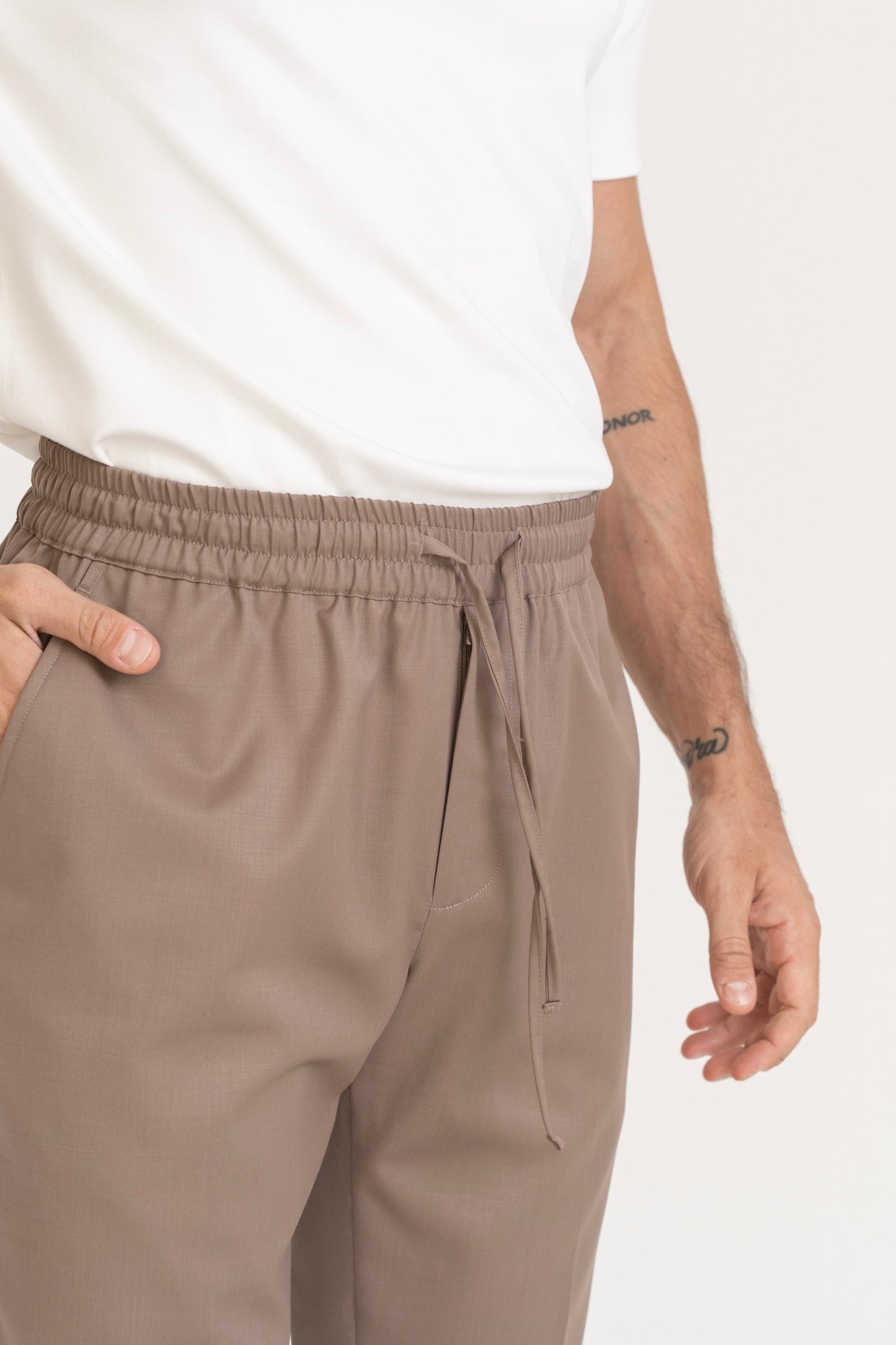 CADA DIA TROUSER - DESERT TAUPE