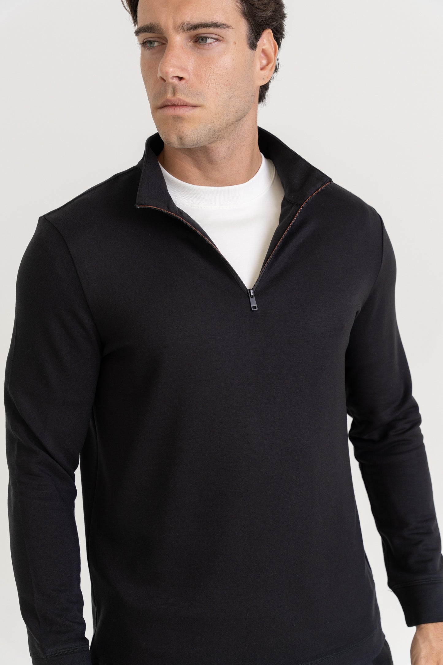 QUARTER ZIP PULLOVER - BLACK