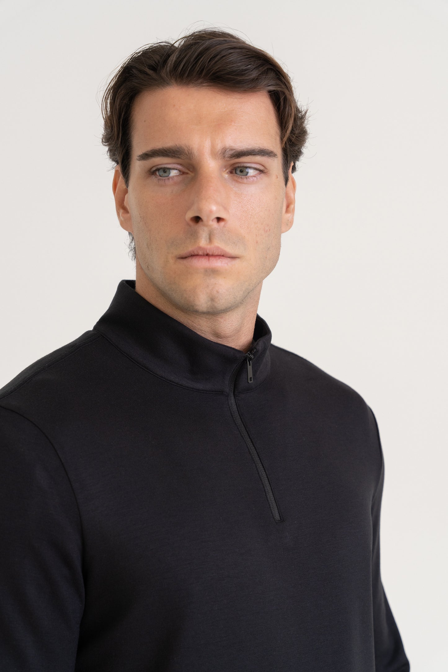 QUARTER ZIP PULLOVER - BLACK